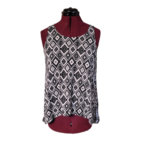 ✨️$3 or 2 for $5✨️No Boundaries, size: Lg/11-13, black & white, geometric design - Picture 2 of 10